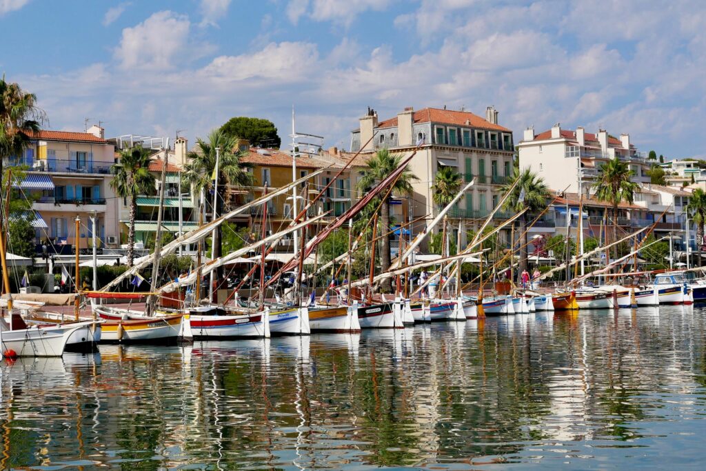 Barques de pêche dans un port de la Méditerranée