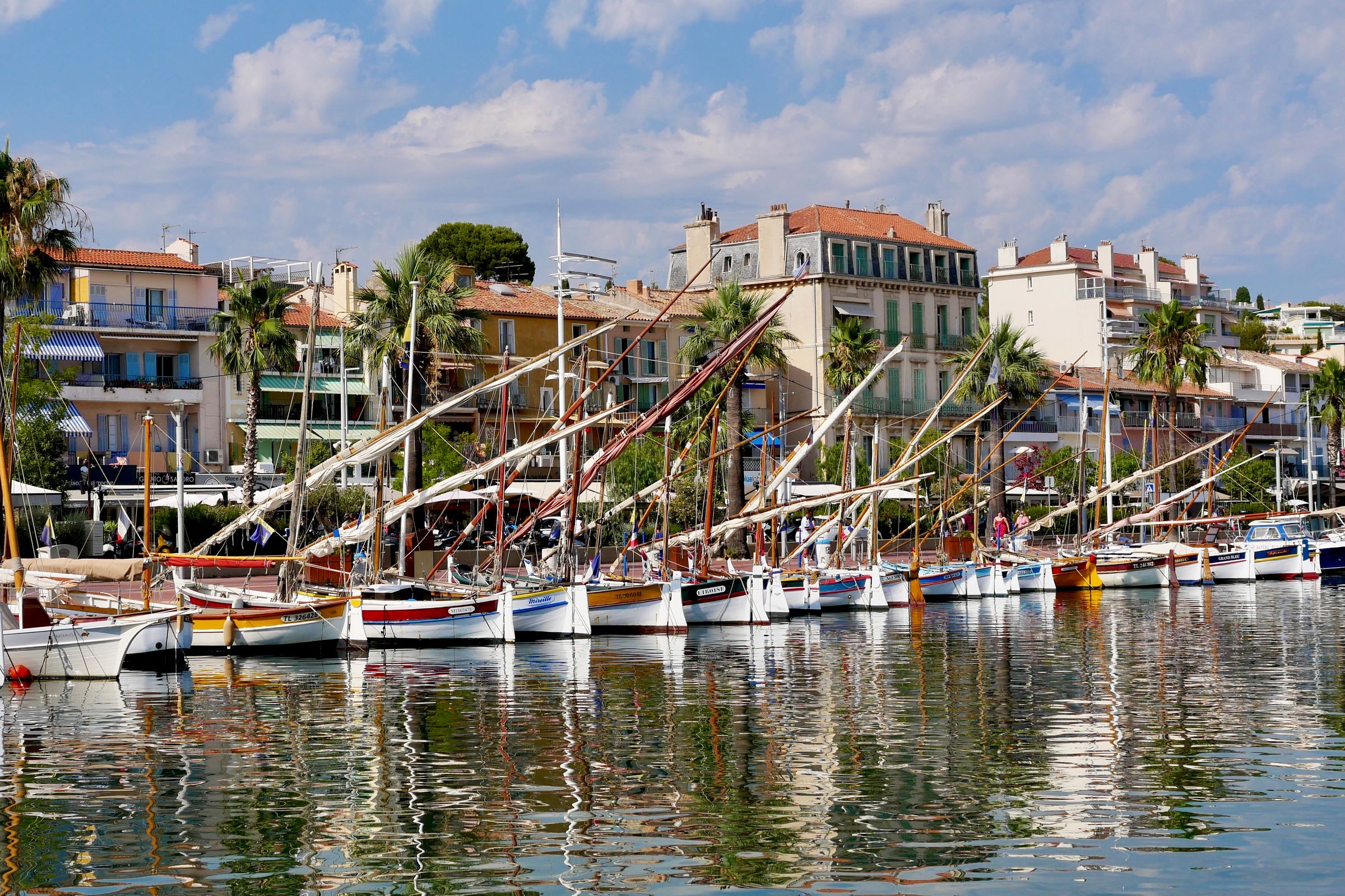 Barques de pêche dans un port de la Méditerranée