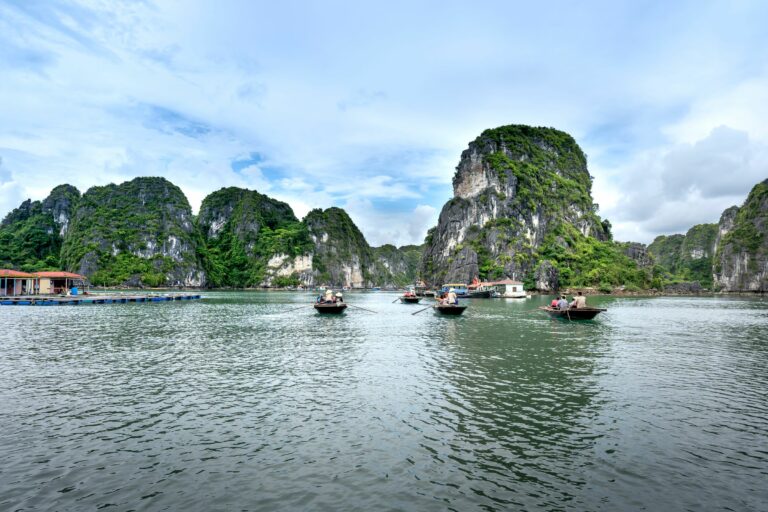 Bateaux dans la baie d’Halong