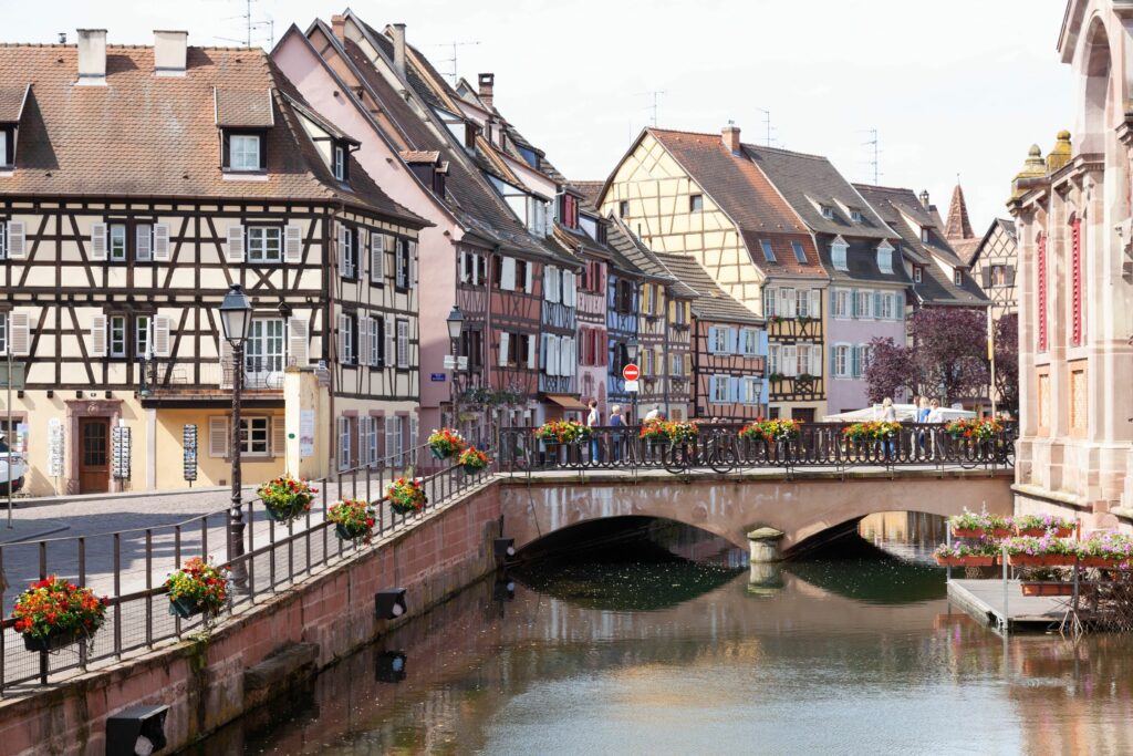 Maisons à colombages et canal à Colmar, en Alsace