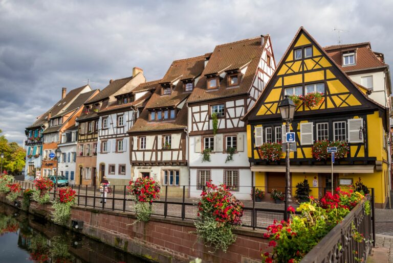 Maisons à colombages fleuries à Colmar