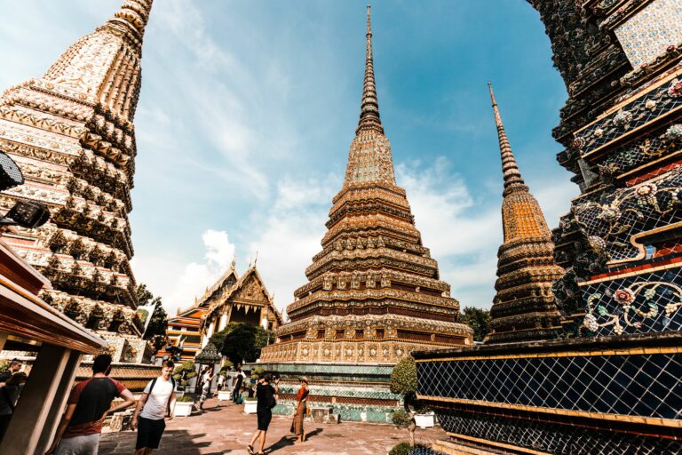 Pagodes d’un temple bouddhiste en Thaïlande